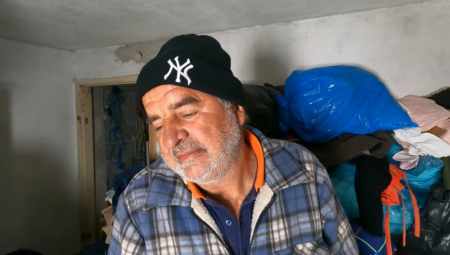 PLUĆNI BOLESNIK ŽIVI BEZ STRUJE I VODE Teška životna priča iz Bosne - Dovela mlađeg 20 godina, ja bolujem i gladujem