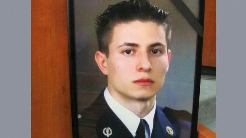 SEĆANjA NA STRADALE HEROJE NE BLEDE Smrtno ranjeni policajac ubio dvojicu razbojnika