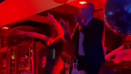 SKANDAL U STRAZBURU Hrvatski evroposlanik skače po šanku, pored njega političarka u haljini (VIDEO)