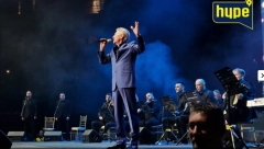NOĆ ZA PAMĆENJE I SPEKTAKL Krcata Arena pevala sa Miroslavom Ilićem uglas