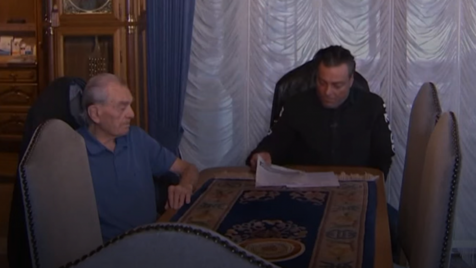 OTAC I SIN OSTALI U ŠOKU Ovo je stajalo u kući 50 godina, na kraju su porodicu posetili policajci (VIDEO)