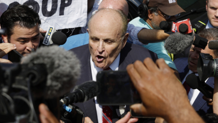 TOLIKO O SLOBODI GOVORA Đulijani otpušten sa radio-stanice jer je pričao o neregularnostima na izborima u SAD