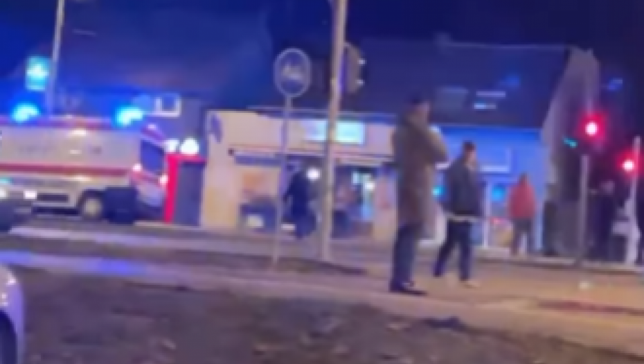 NEMILA SCENA U NOVOM SADU Prednji deo vozila smrskan, na licu mesta Hitna pomoć (VIDEO)