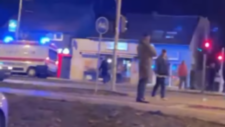NEMILA SCENA U NOVOM SADU Prednji deo vozila smrskan, na licu mesta Hitna pomoć (VIDEO)