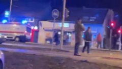 NEMILA SCENA U NOVOM SADU Prednji deo vozila smrskan, na licu mesta Hitna pomoć (VIDEO)
