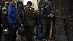 POBIJENI DOK SU STAJALI U REDU ZA HRANU! Osmoro mrtvih u izraelskom napadu na Gazu, krvoproliće NE STAJE!