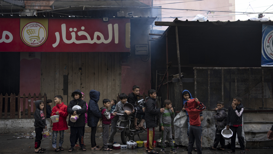 POJAS GAZE JE "GORI OD GROBLJA ZA DECU" Mališani nemaju hranu, vodu i lekove (FOTO)