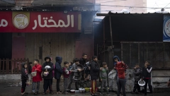 BORBA ZA BRAŠNO Objavljen snimak gladnih i očajnih Palestinaca u Gazi (VIDEO)