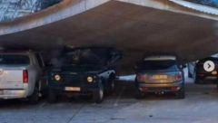 OLUJNO NEVREME SRUŠILO KROV SA ŠKOLE, SMRSKANI AUTOMOBILI Nadležni organi ni na vidiku (FOTO)