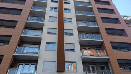 DEČAK (12) PAO S TERASE SEDMOG SPRATA I NA MESTU PREMINUO Detalji tragedije na Novom Beogradu