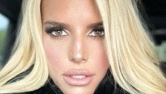 IMALA JE 108 KG I UTAPALA SE U ALKOHOLU Sada je skinula 45 kg i danas ovu slavnu pevačicu niko ne prepoznaje