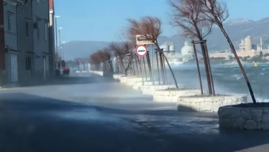 NEVREME OKOVALO HRVATSKU Pao sneg i grad, munje sevaju, grmi na sve strane