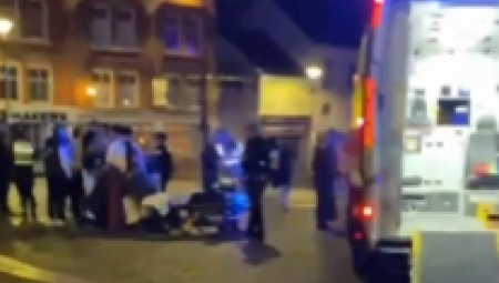 MUŠKARAC UMRO NA LICU MESTA Kamion udario u grupu ljudi u Britaniji (VIDEO)
