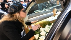 VEČNA TUGA Mihina porodica, kumovi i prijatelji dali pomen legendarnom Srbinu, udovica neutešna: Osetim ponekad Sinišine ruke na sebi