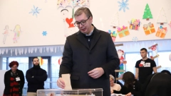 PREDSEDNIK VUČIĆ GLASAO NA NOVOM BEOGRADU