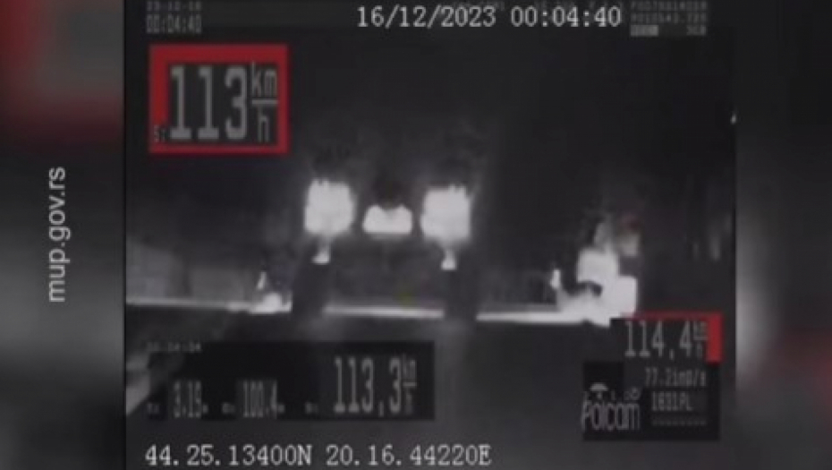 DEČAK VOZIO AUTOMOBIL 113 NA SAT Uhvatila ga policija kod Lazarevca, OTAC JE BIO SA NJIM!