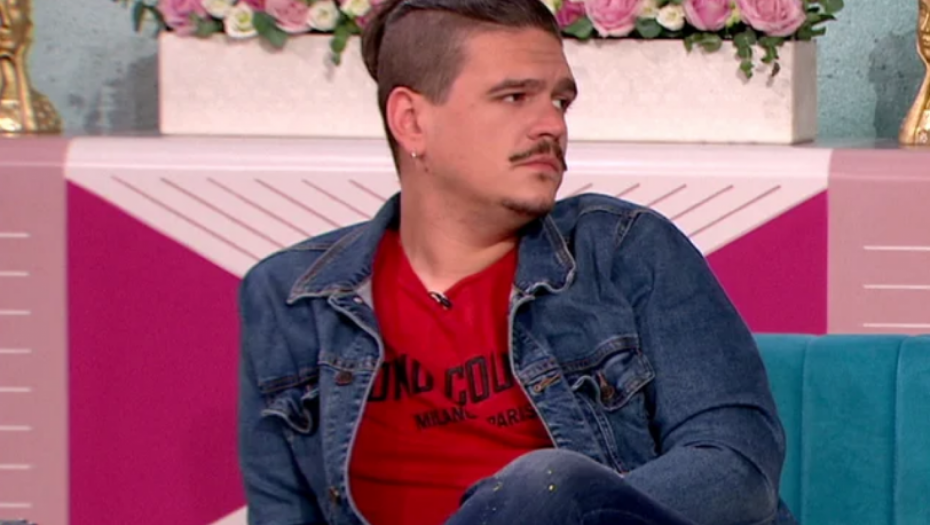 PEVAČ SE RASPLAKAO USRED EMISIJE Odmah napustio snimanje, a onda je usledio iskren odgovor: Teško mi je da pričam o tome