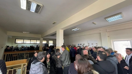 SRBI SA KIM GLASAJU U OGROMNOM BROJU Uprkos opstrukcijama Prištine, obavljaju svoju građansku dužnost