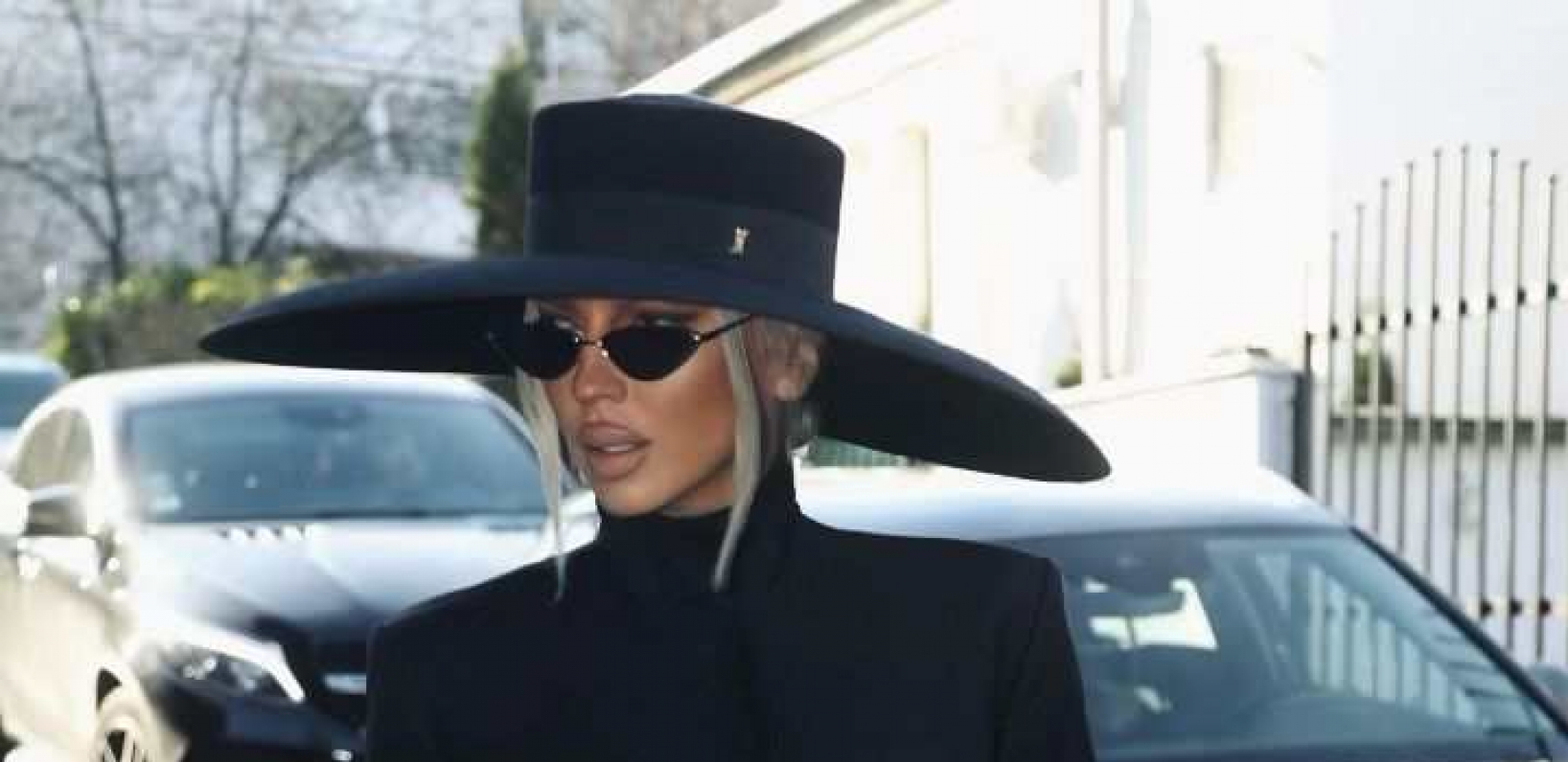 BUKETI RUŽA OD PODA DO PLAFONA, U AVIONU ŠAMPANJAC I BOMBONJERA Karleuša do detalja opisala kako joj se udvarao moćni biznismen