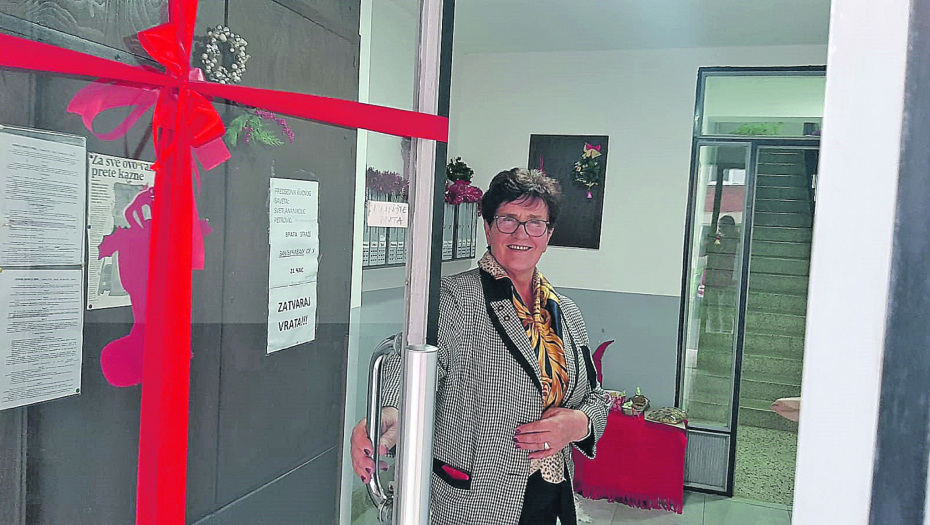 KOMŠIJSKA SLOGA ZA PRIMER Svetlana obišla čitavu Evropu, ali se vratila u rodnu Topolu i postala upravnica zgrade
