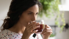 DA LI I VI STAVLJATE ČAJ U PROKLJUČALU VODU? Kuvar kaže da je to velika greška, evo kako treba da se pripremi