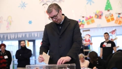 ZAHVALAN SAM NAŠEM NARODU Vučić jutros glasao, pa poručio: Verujem u ubedljivu pobedu! (FOTO/VIDEO)