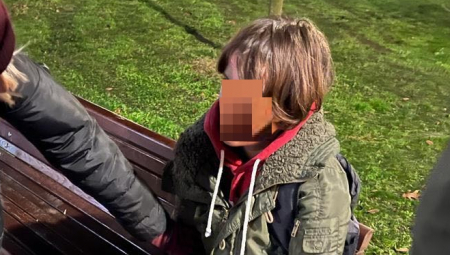 ISKORISTILI MALOLETNU DEVOJČICU ZA NASILNI UPAD Incidenti ispred zgrade RIK-a (VIDEO)