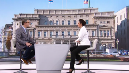 ISPRED ARENE BILI PONOŠEVI GLUMCI I STATISTI Vučić: Imali su više ljudi nego mi na biračkim mestima