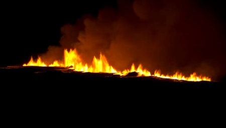 ZASTRAŠUJUĆE! POČELA ERUPCIJA VULKANA NA ISLANDU Ogromna količina užarene magme leti u nebo, "biće ovo duga noć"