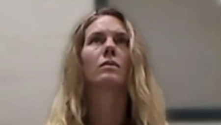 DAVALA SAVETE O RODITELJSTVU, A IZGLADNJIVALA DECU Sin pobegao i od komšija tražio hranu i vodu