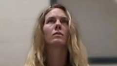 DAVALA SAVETE O RODITELJSTVU, A IZGLADNJIVALA DECU Sin pobegao i od komšija tražio hranu i vodu