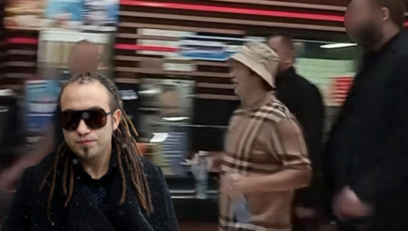 RASTA U TRŽNOM CENTRU OKRUŽEN OBEZBEĐENJEM Šok paparaco poznatog repera, a tek kad vidite šta drži u rukama!