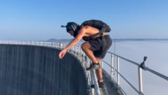 GDE JE SLETEO? Popeo se na vrh nuklearke i skočio, let koji ledi krv u žilama (VIDEO)