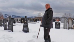 Ne prepisujte ništa na decu: Reči koje paraju dušu, Obrad na spomeniku ispisao poruku očajnog i prevarenog čoveka