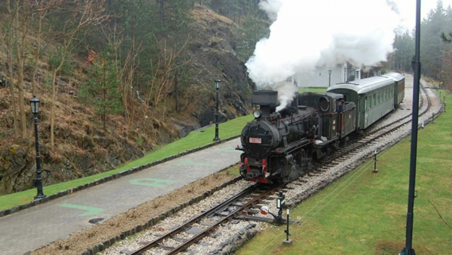 NEZABORAVNA VOŽNJA ŠARGANSKOM OSMICOM Voz Nostalgija saobraća sada i tokom zime