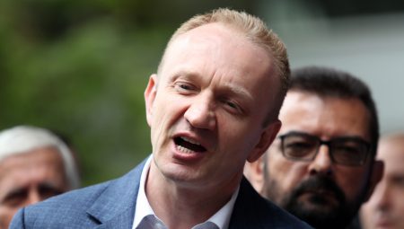 ĐILAS PREKO SVOG GLASILA UPORNO POKUŠAVA DA UVUČE SRBIJU U RAT Gnusno šta objavljuju, ne mare za istinu!