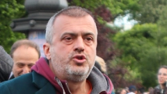 KAKVA AMEBA OD ČOVEKA!  Trifunovića proterali iz Hrvatske, a on sad u islamističkim medijima brani Severinu i pljuje Srbiju! (FOTO)