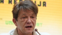 BJELOGRLIĆ NASTAVLJA TRADICIJU Posle Hrvata, otišao u Milovu "Pobjedu" da pljuje Vučića, OVO JE NEVIĐENO ŠTA PRIČA