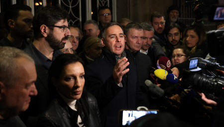 SUMANUTI ZAHTEVI OPOZICIJE Đilasovci traže "prelaznu vladu" i dva ministarstva, Srbija da bude Severna Makedonija!