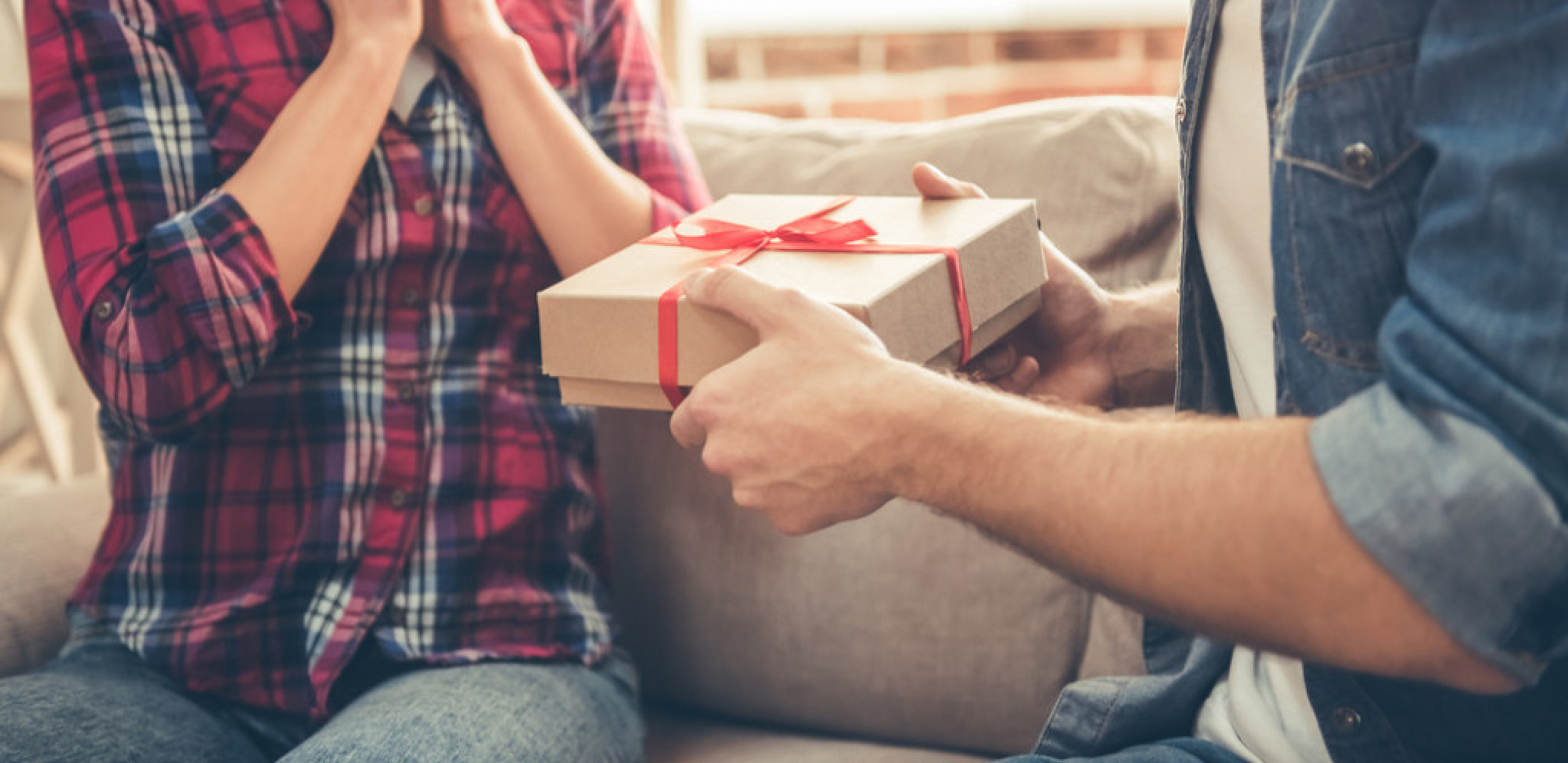 KUPIO DECI BOŽIĆNE POKLONE, PA NAPRAVIO HAOS! Kada je bivša žena otvorila kutiju, samo što se nije onesvestila