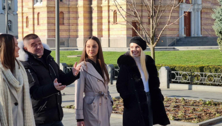 POSLE NOĆNOG DEFILEA ROKA BAJA MALI KNINDŽA U INAT DUŠMANIMA Na Trgu Krajine očekuje nas najspektakularnija proslava Dana Republike Srpske