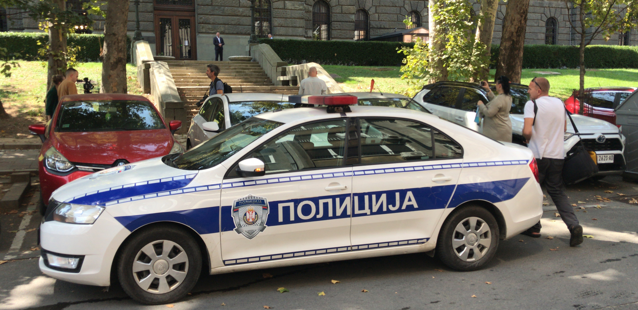 "OBJAVIĆEMO KOMPROMITUJUĆE SNIMKE SA TOBOM I SESTROM" Supružnici iz Zemuna ucenjivali fudbalskog trenera pa ga ojadili