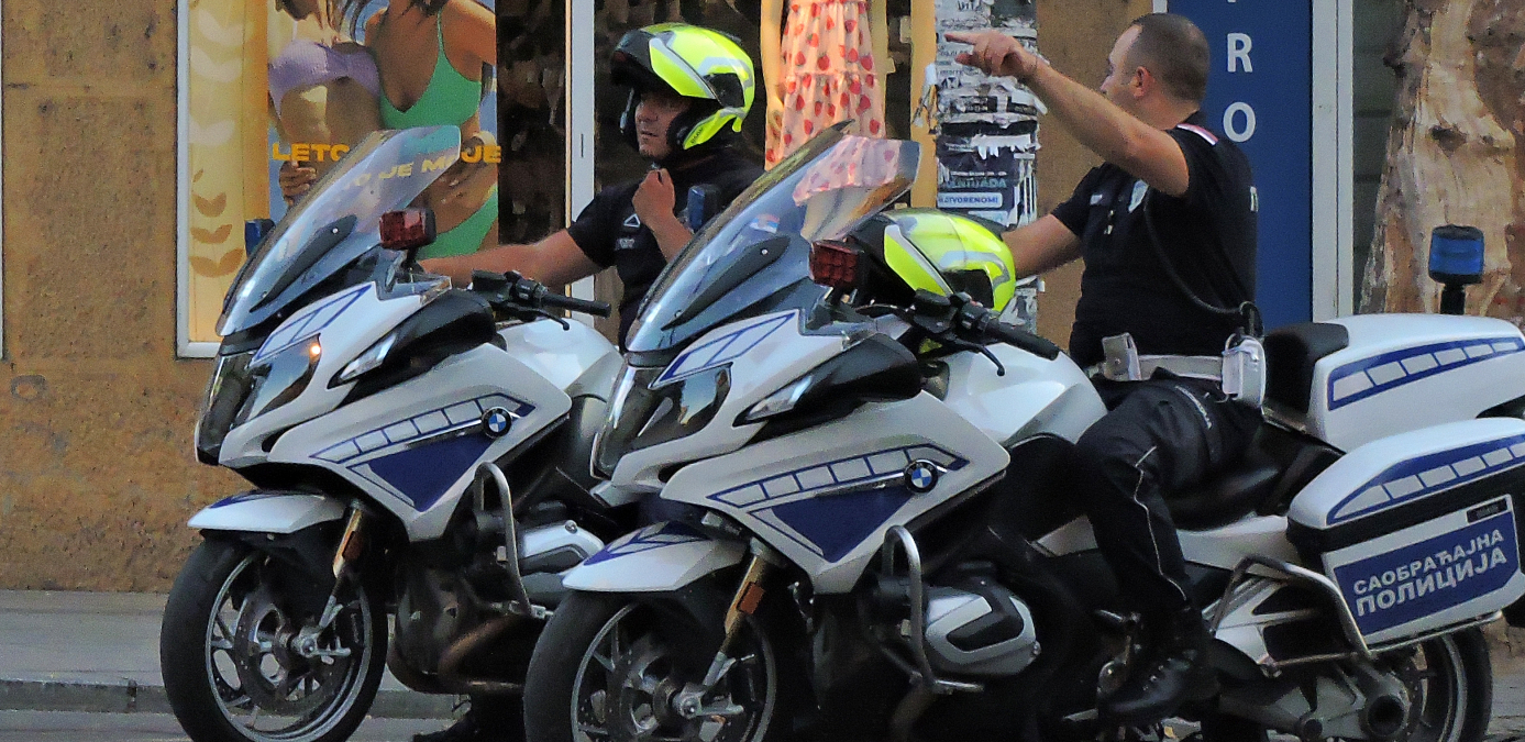 VIC DANA Zaustavi policajac pijanog Muju dok je vozio auto...