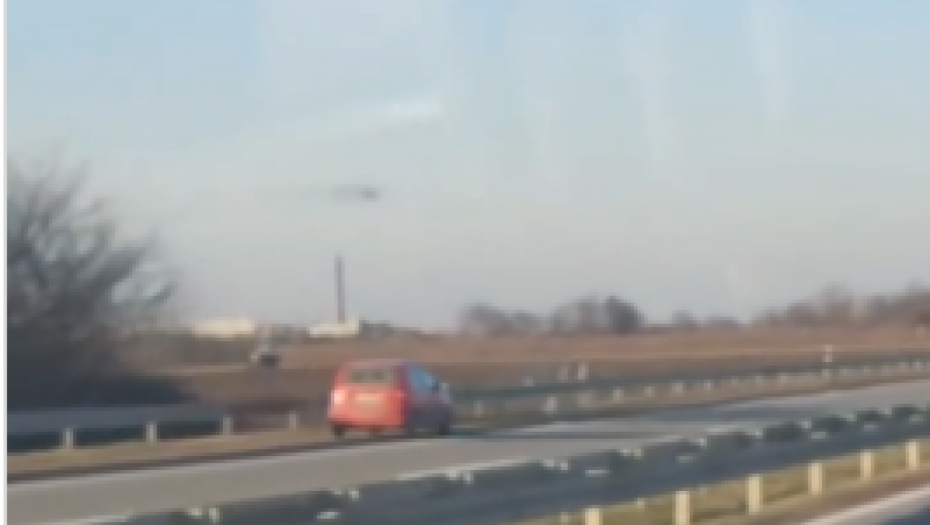 DA LI SU OVI LJUDI NORMALNI? Snimljen jeziv prizor, vozači gledaju i krste se (VIDEO)
