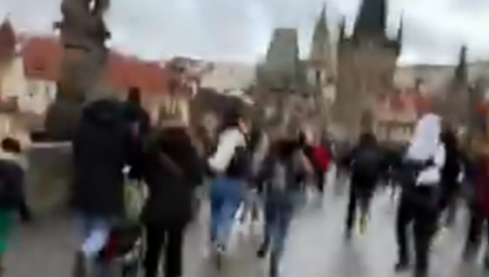 PRVA FOTOGRAFIJA MUŠKARCA KOJI JE IZVRŠIO MASAKR Snimljen na krovu fakulteta sa oružjem u rukama (FOTO)