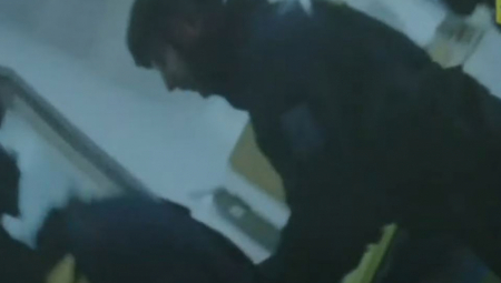 "GORE JE, TAMO NEGDE" Češka policija objavila snimke sa kaciga specijalaca, ovo je trenutak kada su ga pronašli (VIDEO)