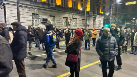 PAR STOTINA BLOKIRALO CENTAR SATIMA Završen protest opozicije ispred RIK-a, novi najavljen u nedelju (FOTO/VIDEO)