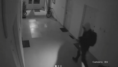 BEOGRAĐANI POBESNELI Objavljen snimak sigurnosnih kamera, muškarac ušao u zgradu. pa uradio nešto nečuveno (VIDEO)