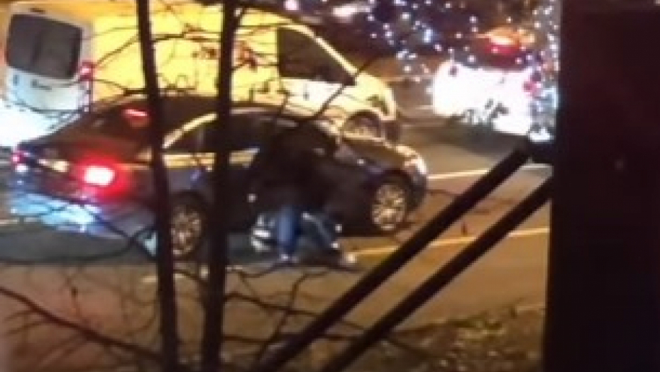 GRUPA PRETUKLA MLADIĆA U BORČI Snimak koji pokazuje gde nam ide omladina (VIDEO)