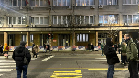 PROTEST ISPRED RIK GOTOV ZA SAT I PO Demonstranti blokirali centar Beograda (FOTO/VIDEO)